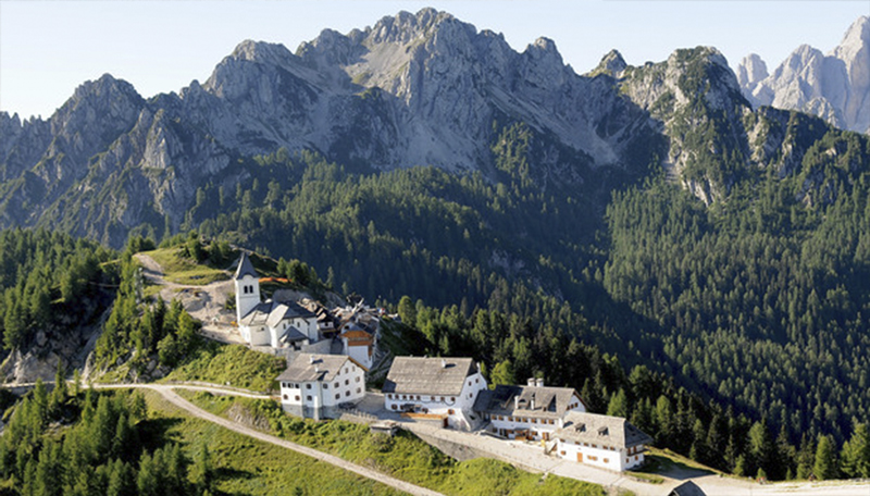 Monte Lussari: la montagna delle Alpi Giulie in cui si incontrano tre popoli
