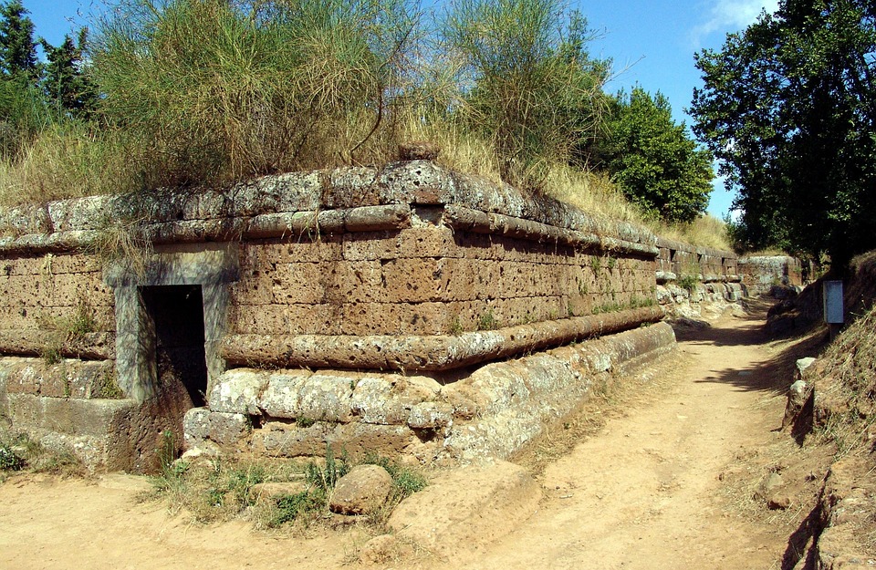 Necropoli etrusche di Cerveteri e Tarquinia: uno sguardo ad una delle civiltà più misteriose della storia