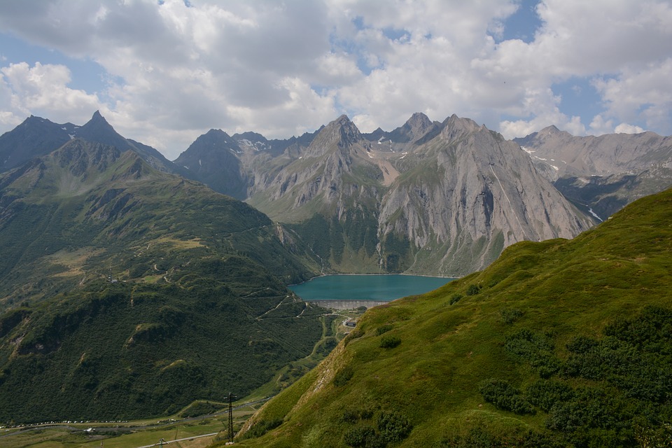 Val Formazza: un suggestivo tratto delle Alpi Lepontine, dove il tempo sembra essersi fermato