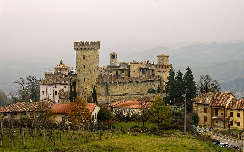 Vigoleno: il borgo medievale immerso nella campagna piacentina