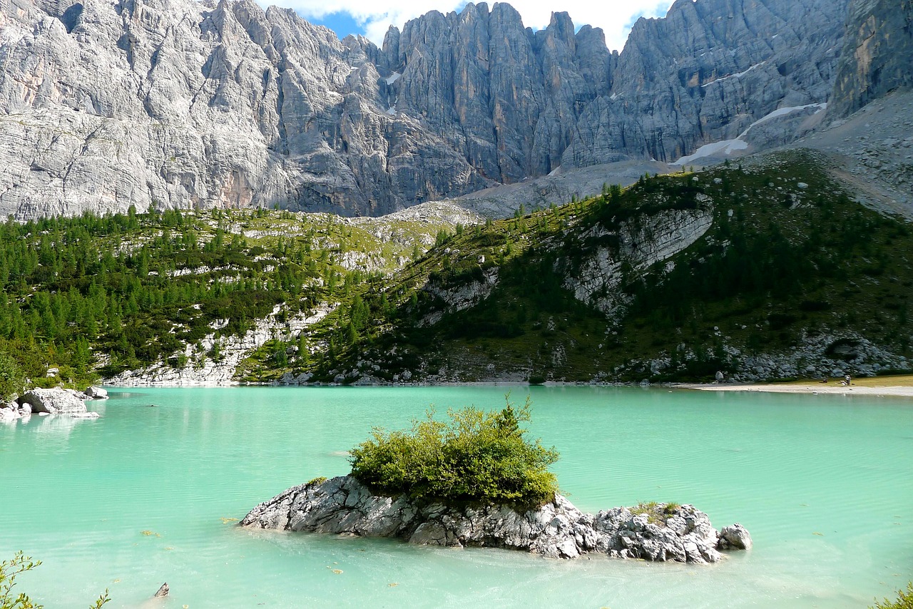 Lago di Sorapis: il gioiello turchese delle Dolomiti