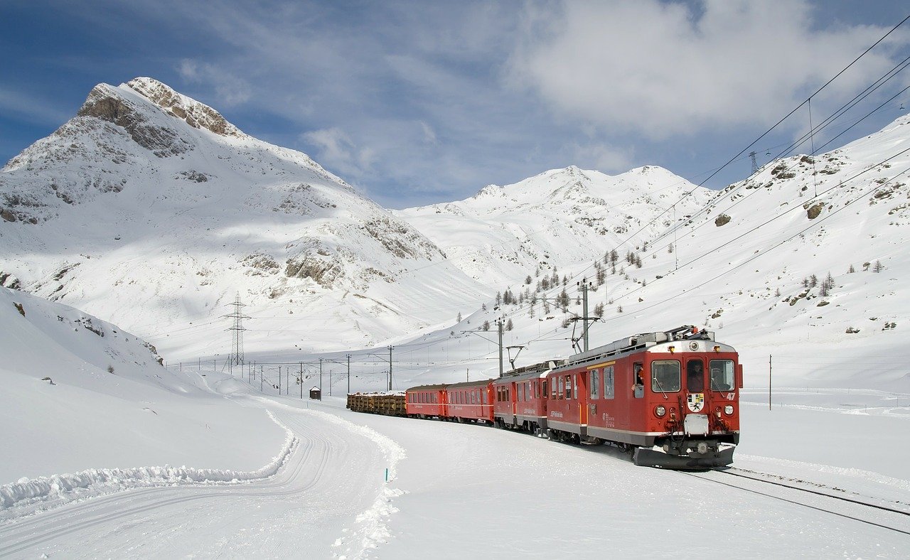 Trenino rosso del Bernina: un viaggio spettacolare da Tirano a St. Moritz